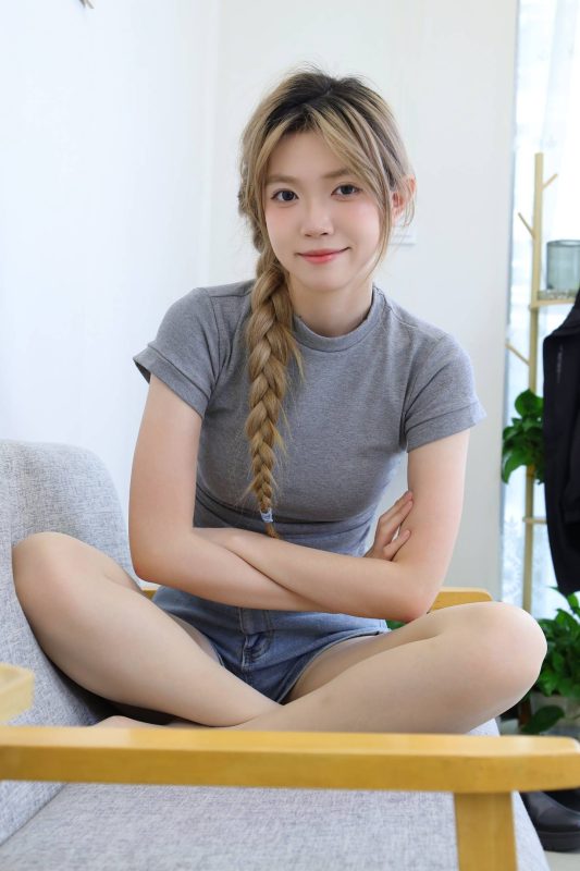 绮梦摄影 NO.323 yuuu 无印珍藏版 [302P-150P-2V-12.77G]-觅颜社