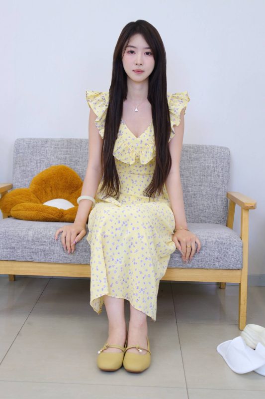 绮梦摄影 NO.318 依依 无印珍藏版 [318P-150P-2V-12.85G]-觅颜社