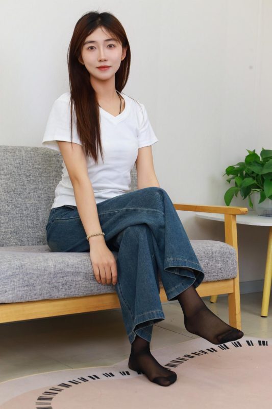 绮梦摄影 NO.255 月月 无印珍藏版 [310P-160P-2V-10.8G]-觅颜社