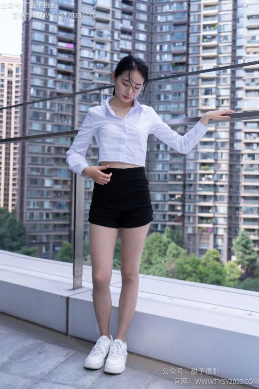 甜予摄影063期：思思-板鞋、油亮灰丝（脚尖透明款）-觅颜社