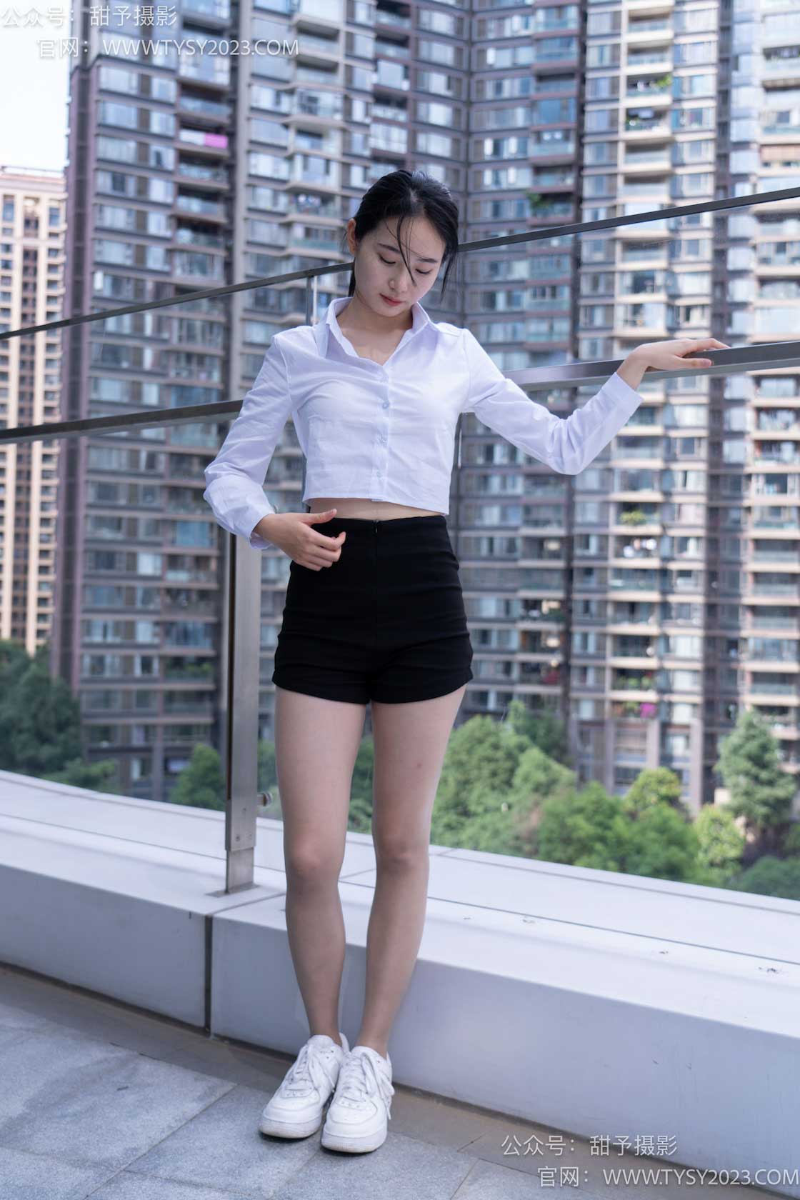 甜予摄影063期：思思-板鞋、油亮灰丝（脚尖透明款）-觅颜社