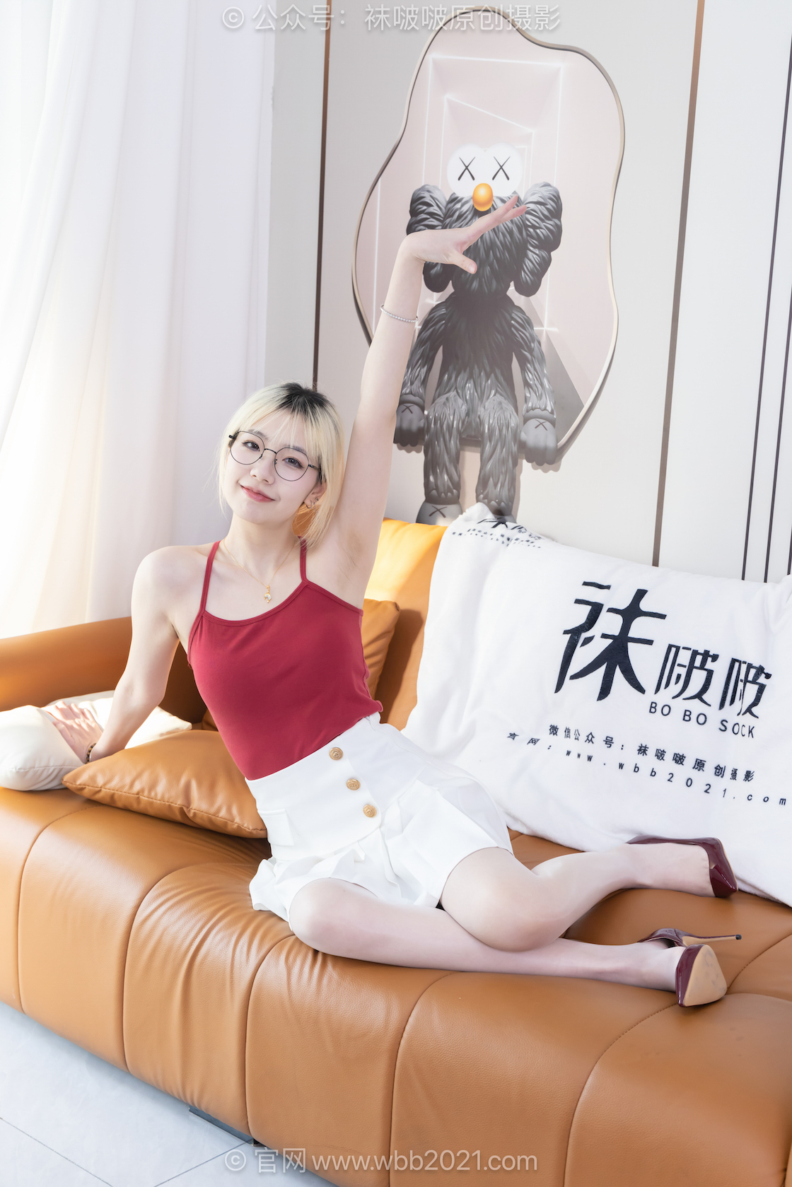 袜啵啵612期：小甜豆-高跟鞋、油亮薄白丝（脚尖透明款）-觅颜社