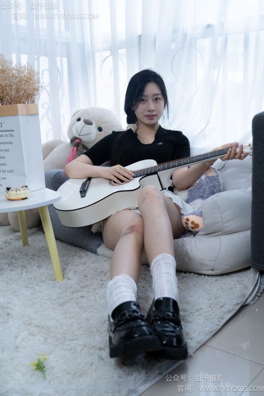 甜予摄影012期：鱼鱼-皮鞋、穿脏镂空白棉袜、裸足-觅颜社