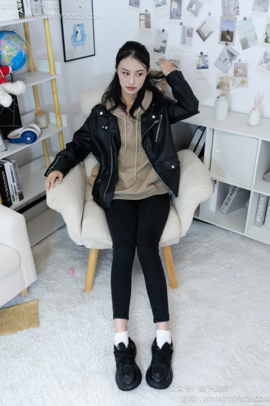 甜予摄影014期：肉肉-运动鞋、白棉袜、裸足-觅颜社