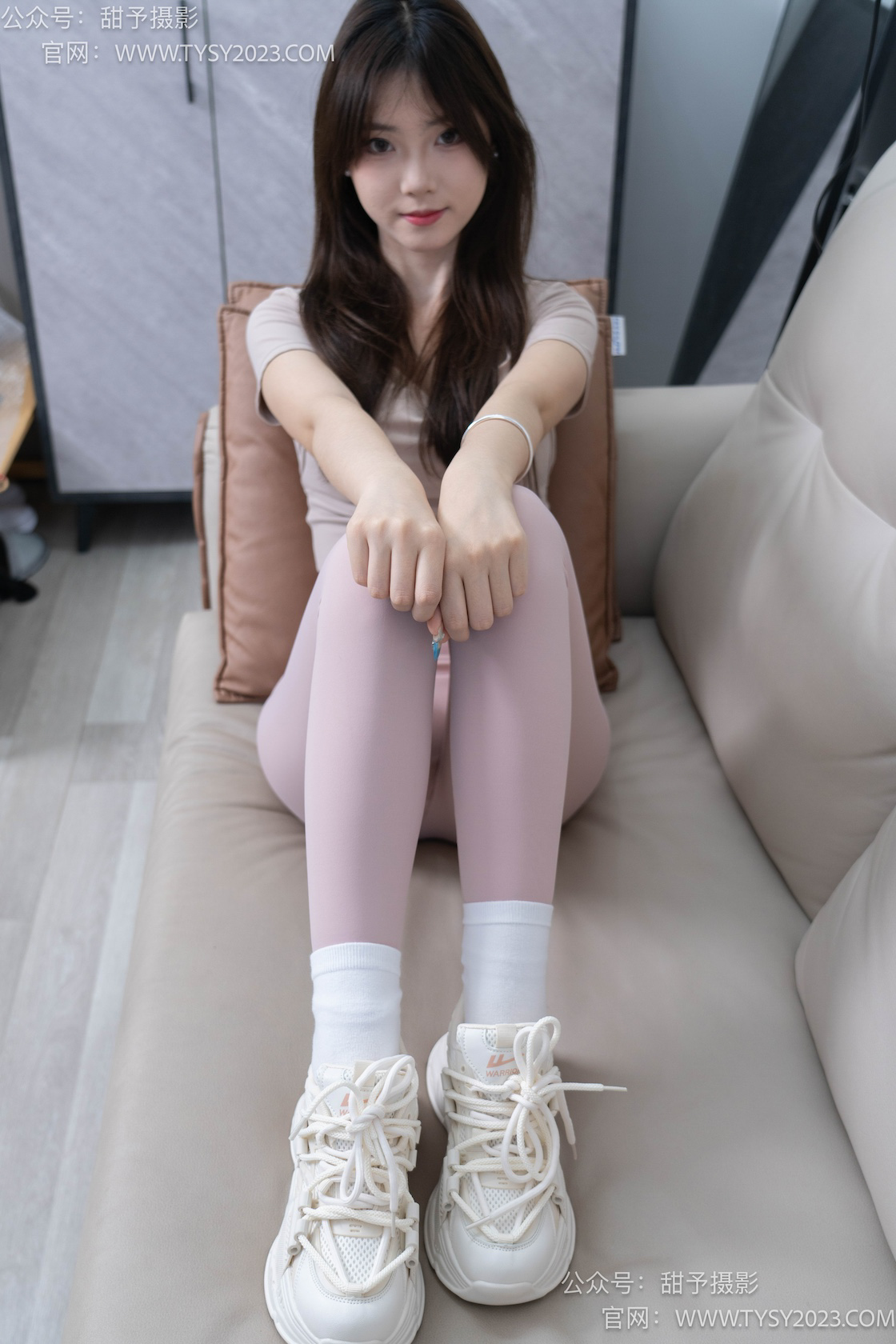 图片[2]-甜予摄影053期：璇璇-瑜伽裤、运动鞋、白棉袜、裸足-觅颜社
