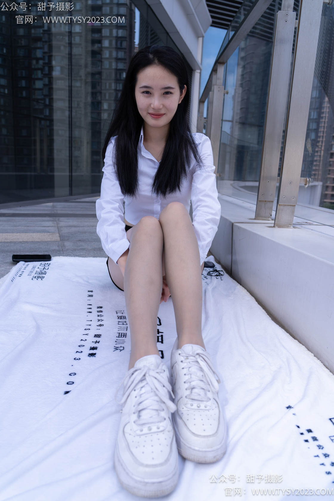 图片[2]-甜予摄影063期：思思-板鞋、油亮灰丝（脚尖透明款）-觅颜社