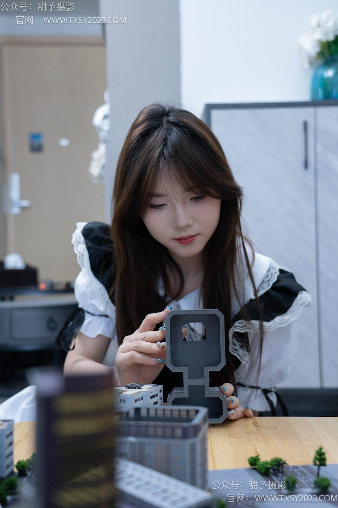 图片[4]-甜予摄影056期：璇璇-高跟鞋、黑丝（脚尖加固款）、白丝（脚尖加固款，白丝仅图片和剧情版视频包含）、裸足、小人国剧情-觅颜社