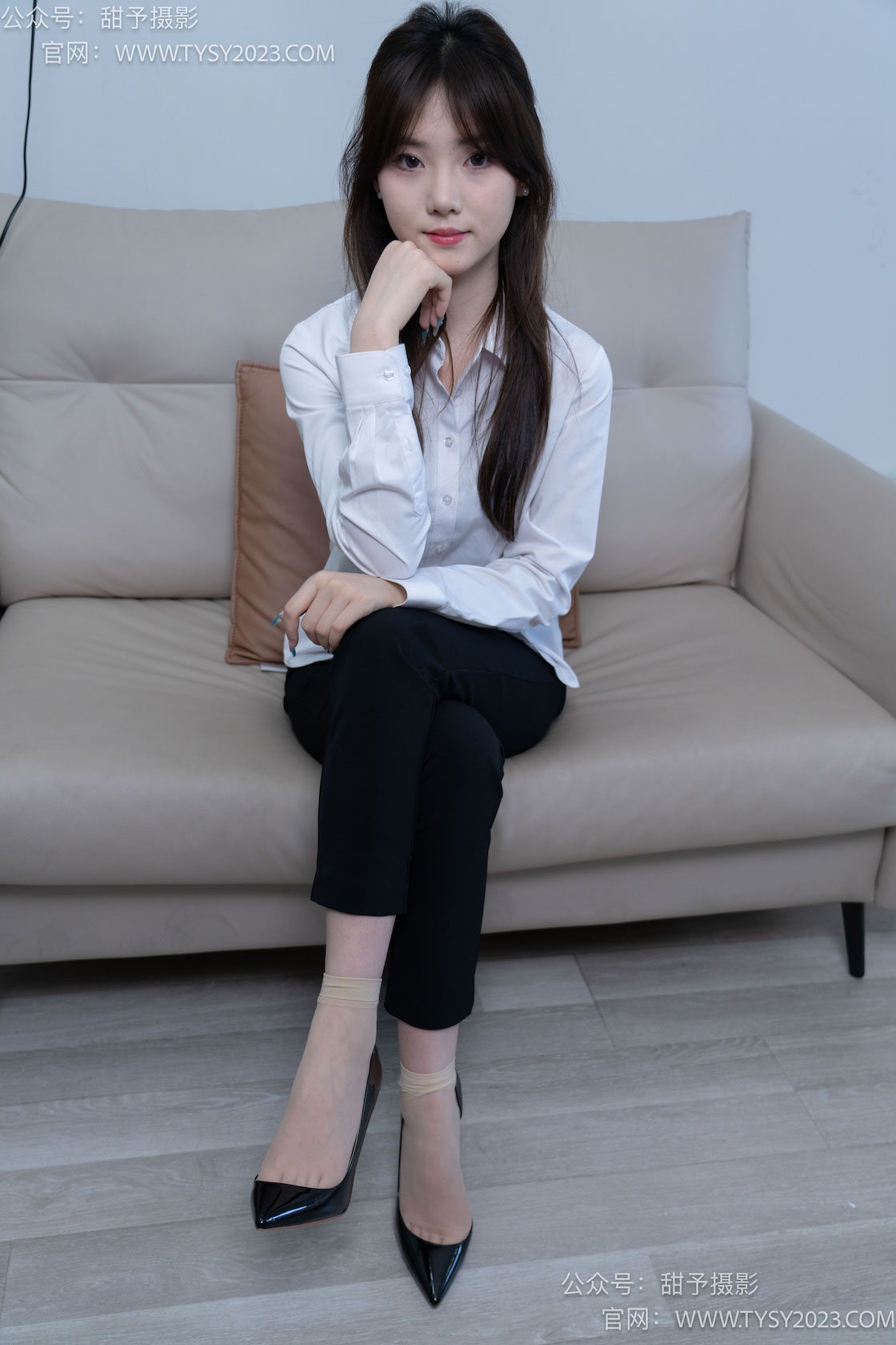 图片[4]-甜予摄影059期：璇璇-OL制服、高跟鞋、薄绿丝（脚尖加固款）、短肉丝短黑丝（均为脚尖加固款）、裸足-觅颜社