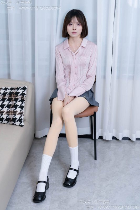 甜予摄影185期：珞珞-皮鞋、白棉袜、厚肉丝-觅颜社