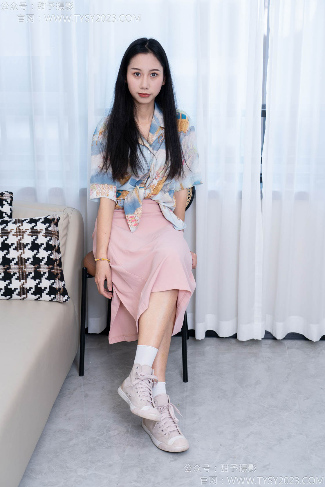 甜予摄影186期：娃娃-帆布鞋、白棉袜、裸足-觅颜社