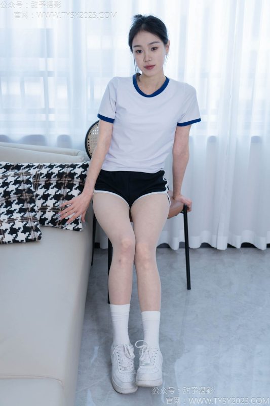 甜予摄影152期：咻咻-板鞋、白棉袜、薄肉丝（脚尖加固）-觅颜社