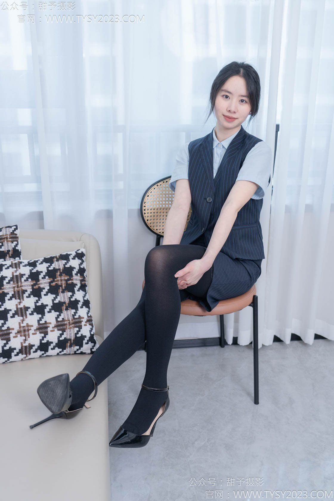 图片[2]-甜予摄影187期：知知-高跟鞋、厚黑丝-觅颜社