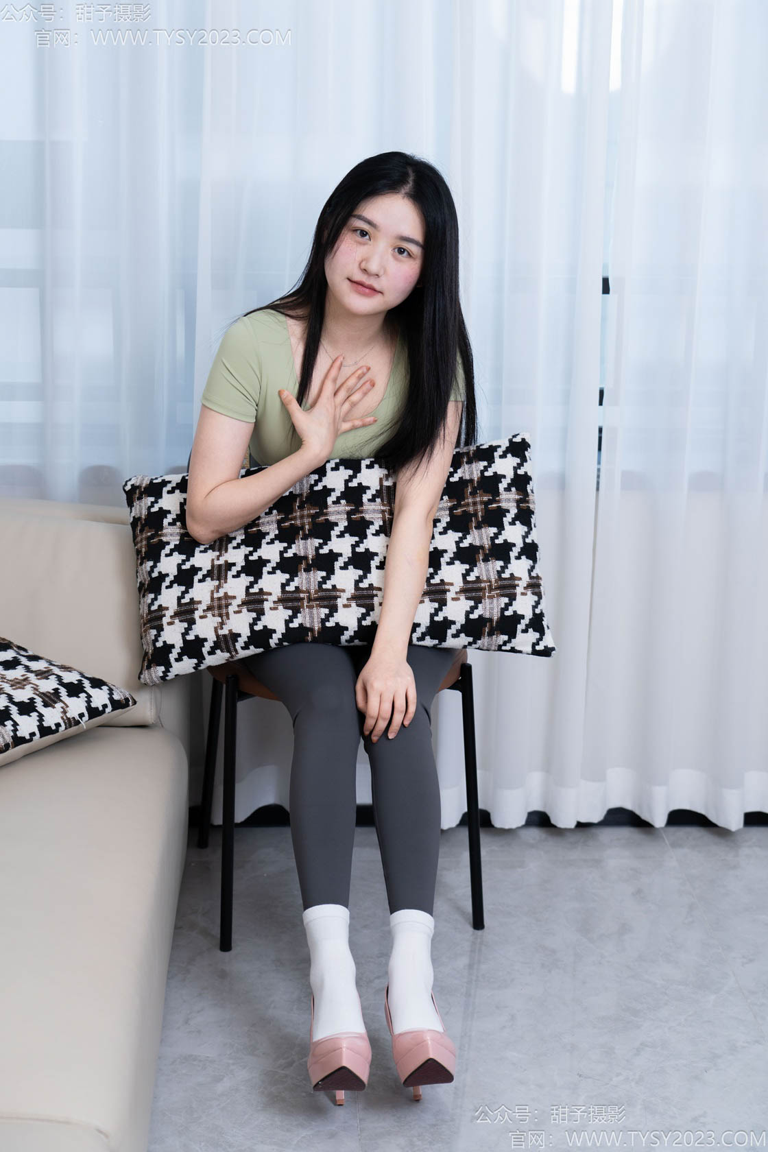 图片[2]-甜予摄影192期：澜澜-高跟鞋、白棉袜、裸足（红色美甲）-觅颜社