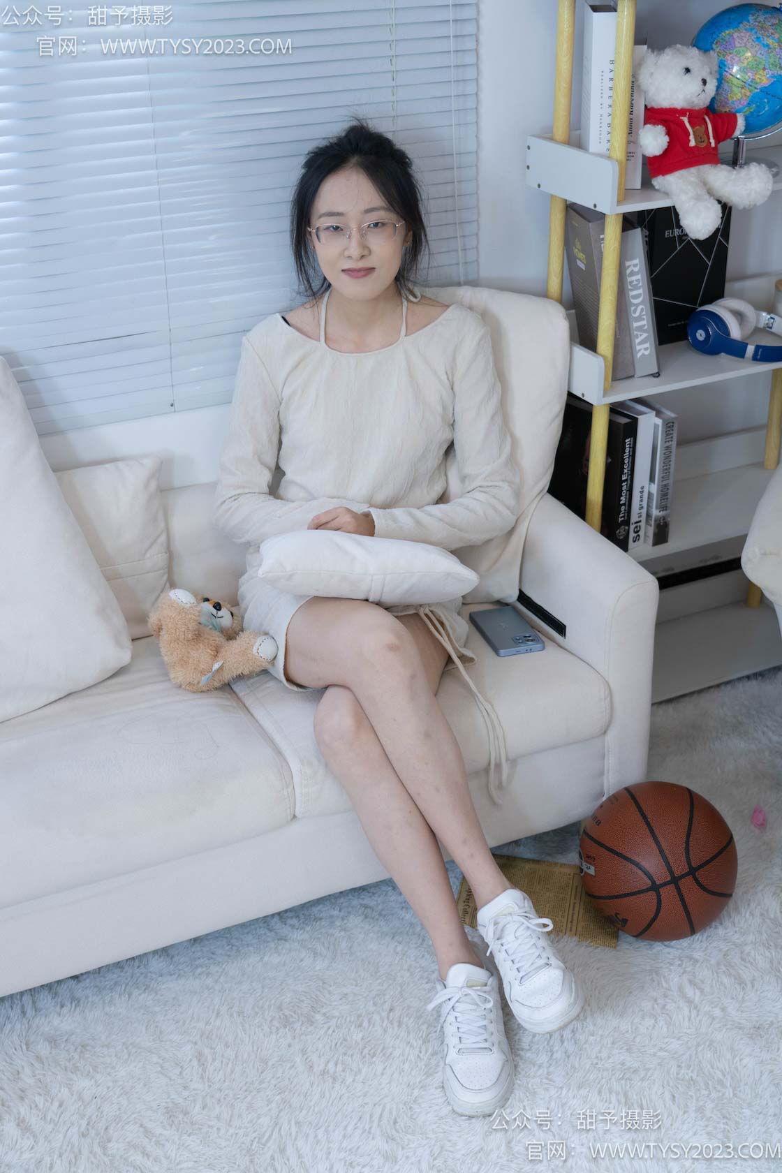 图片[2]-甜予摄影087期：静静-板鞋、白棉袜、裸足-觅颜社