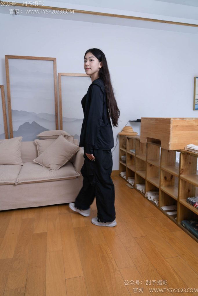 图片[3]-甜予摄影103期：小云-板鞋、黑棉袜、裸足、剪指甲泡脚剧情-觅颜社