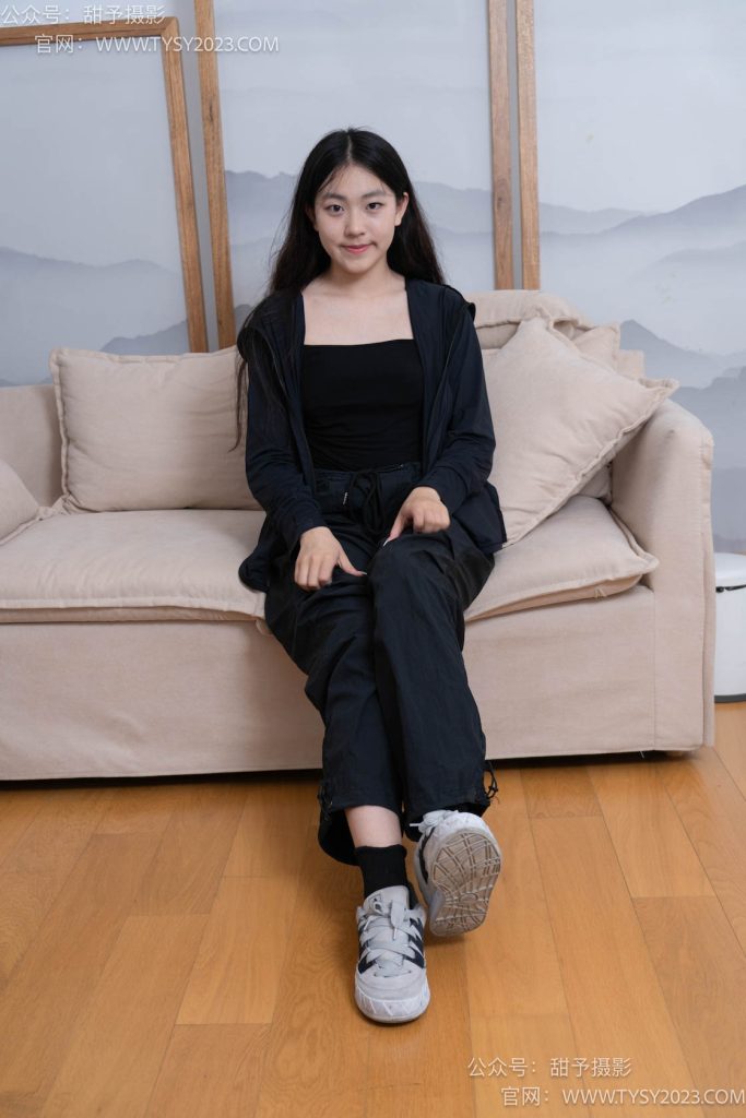 图片[4]-甜予摄影103期：小云-板鞋、黑棉袜、裸足、剪指甲泡脚剧情-觅颜社