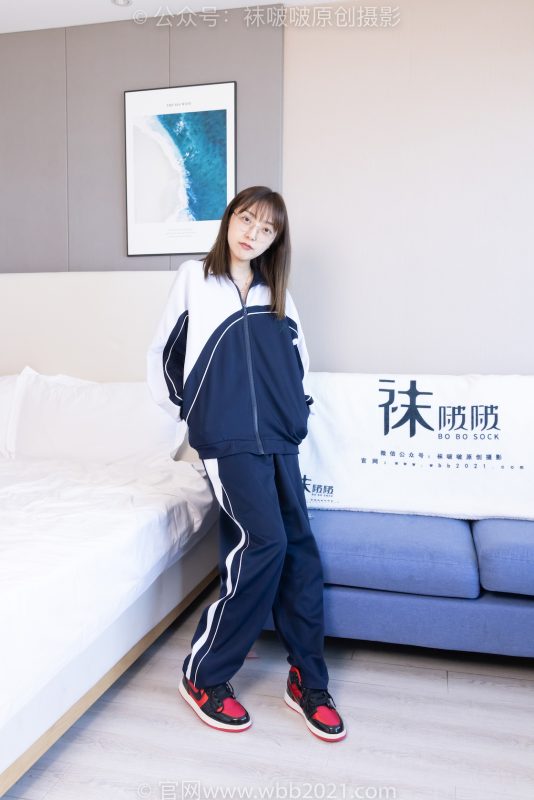 袜啵啵398期：稚予-板鞋、白船袜、裸足（黑色美甲）、裸足踩奶油蛋糕泡脚脚玩鞋子剧情（仅花絮剧情版）-觅颜社