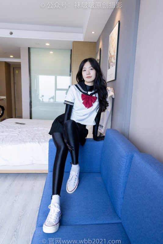 袜啵啵513期：小甜豆-帆布鞋、白棉袜、厚黑丝五指袜、黑丝手套、黑色连体衣（打底）和jk制服叠穿、裤里丝、黑色口罩（仅部分）-觅颜社