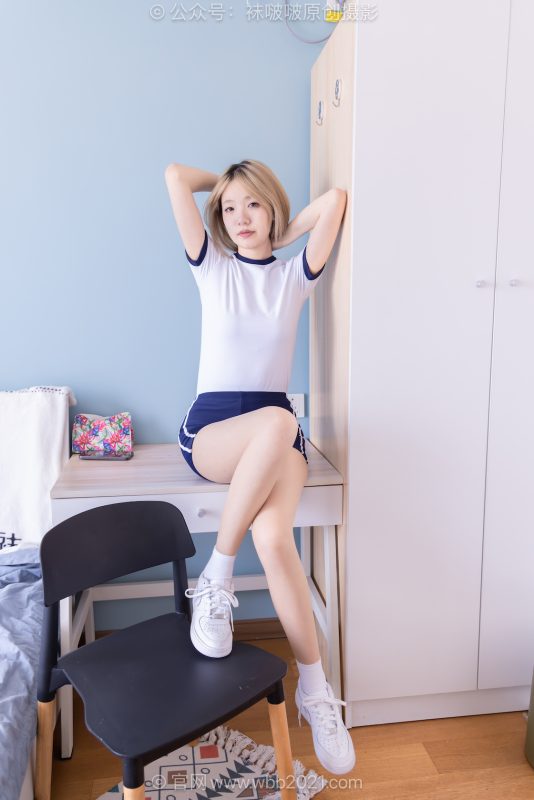 袜啵啵606期：小甜豆-板鞋、纯白棉袜（高筒）、薄肉丝（脚尖微加固款）、体操服、做仰卧起坐、揉脚剧情-觅颜社