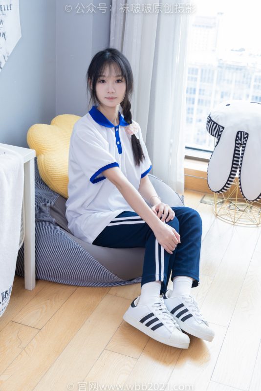 袜啵啵366期：甜甜圈-三双板鞋、白棉袜、短白丝（脚尖透明款）-觅颜社