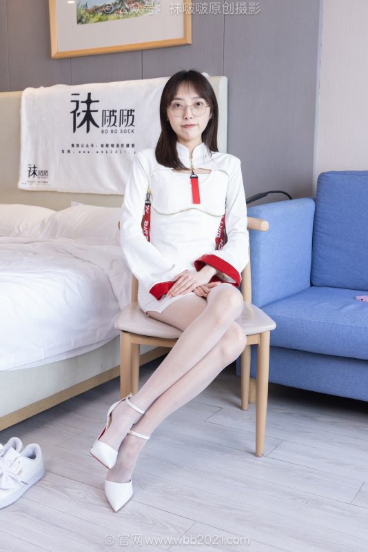 袜啵啵627期：稚予-高跟鞋、板鞋、油亮薄白丝（脚尖透明款）-觅颜社