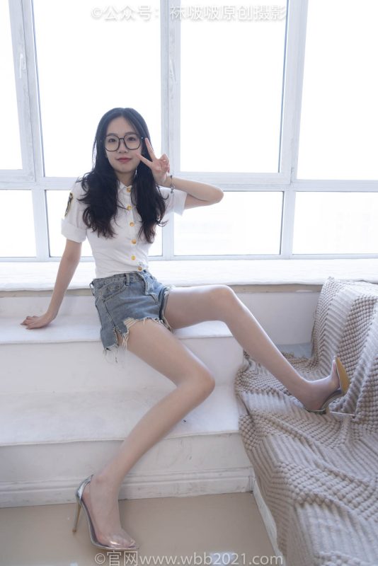 袜啵啵433期：小甜豆-透明高跟、白丝（脚尖透明款）、穿鞋往鞋里倒酸奶剧情-觅颜社