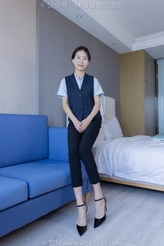 袜啵啵413期：芝士-高跟鞋、白色吊带船袜、银行制服-觅颜社