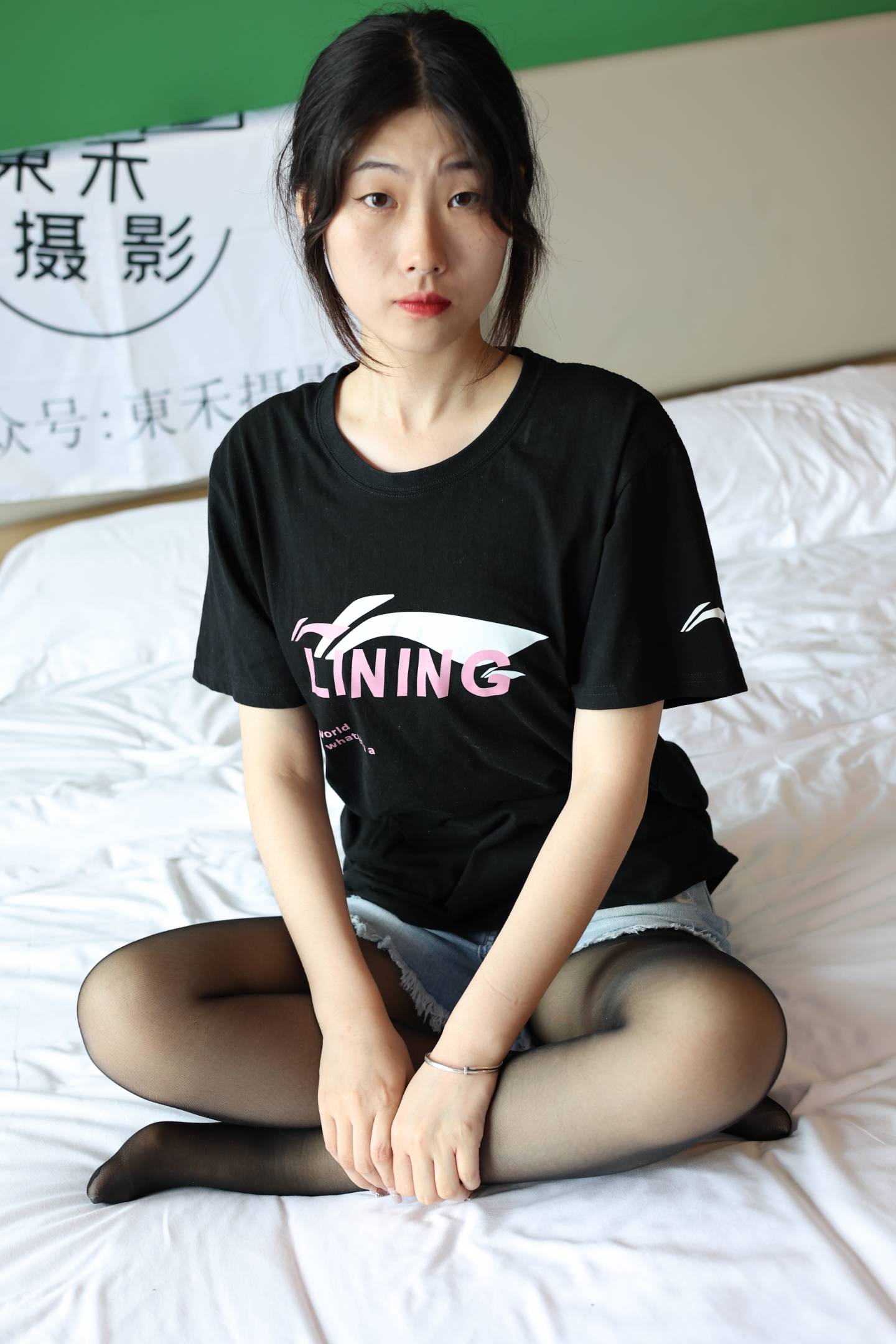 图片[3]-三禾摄影 NO.017 牛仔短裤 黑丝 高跟