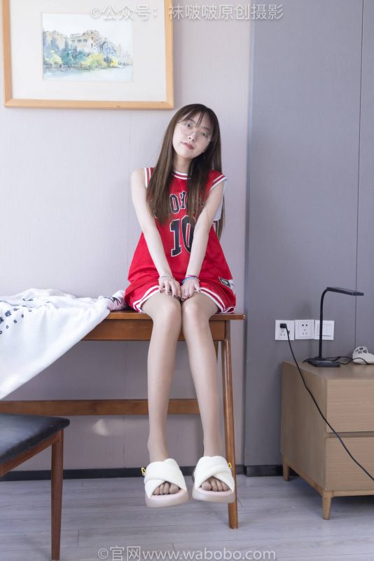 BoBoSocks袜啵啵 NO.644 稚予-板鞋、拖鞋、薄白丝、五指薄灰丝 [147P-1V-6.4GB]-觅颜社