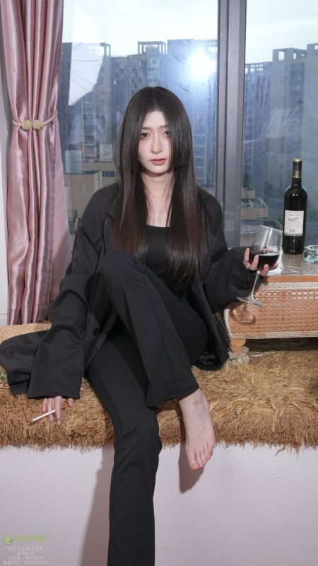 青柠映画 NO.039 AN 西装窗台 [134P-2V-10.2GB]-觅颜社