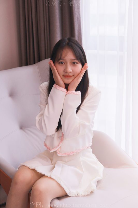 初夏女神 NO.012 沙沙 S码粉白色套搭配小白鞋[104P-1V-6.4G]-觅颜社