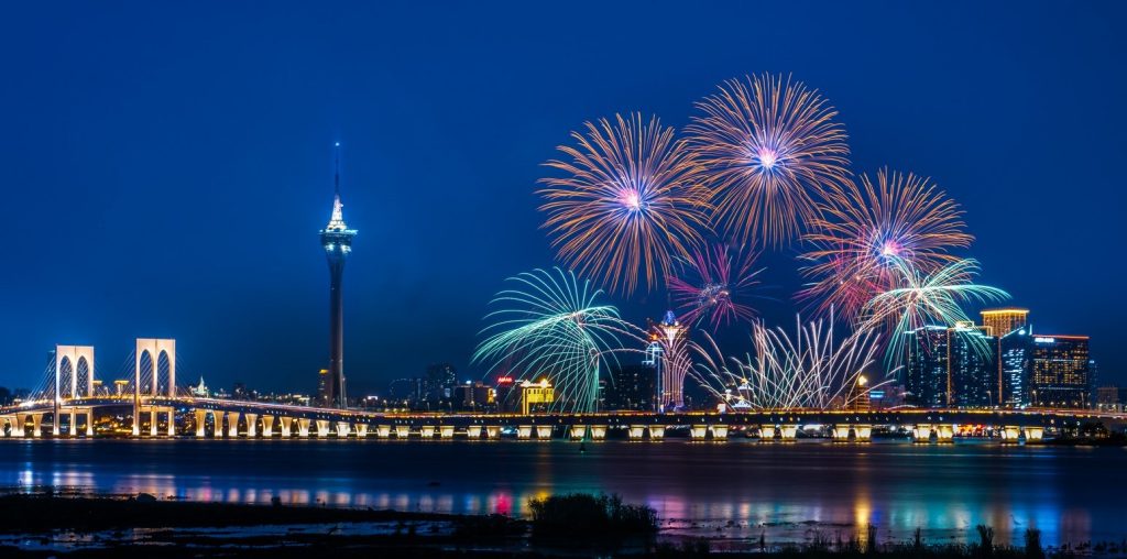 谭国球作品-觅颜社