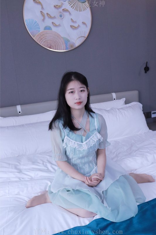 初夏女神 NO.009 念念 绿野仙踪M码连衣裙搭回力球鞋[120P-1V-5.53GB]-觅颜社