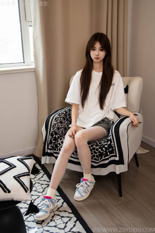 足愉心 NO.061 小瑶（白色体恤、牛仔短裤、滑板鞋、白色丝袜、白色棉袜）[125P-2V-11.2G]-觅颜社