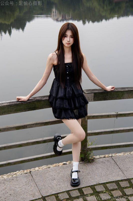 足愉心 NO.075 小瑶（ 黑色连衣裙、肉色丝袜、白色棉袜、玛丽珍小皮鞋）[135P-2V-12.2G]-觅颜社