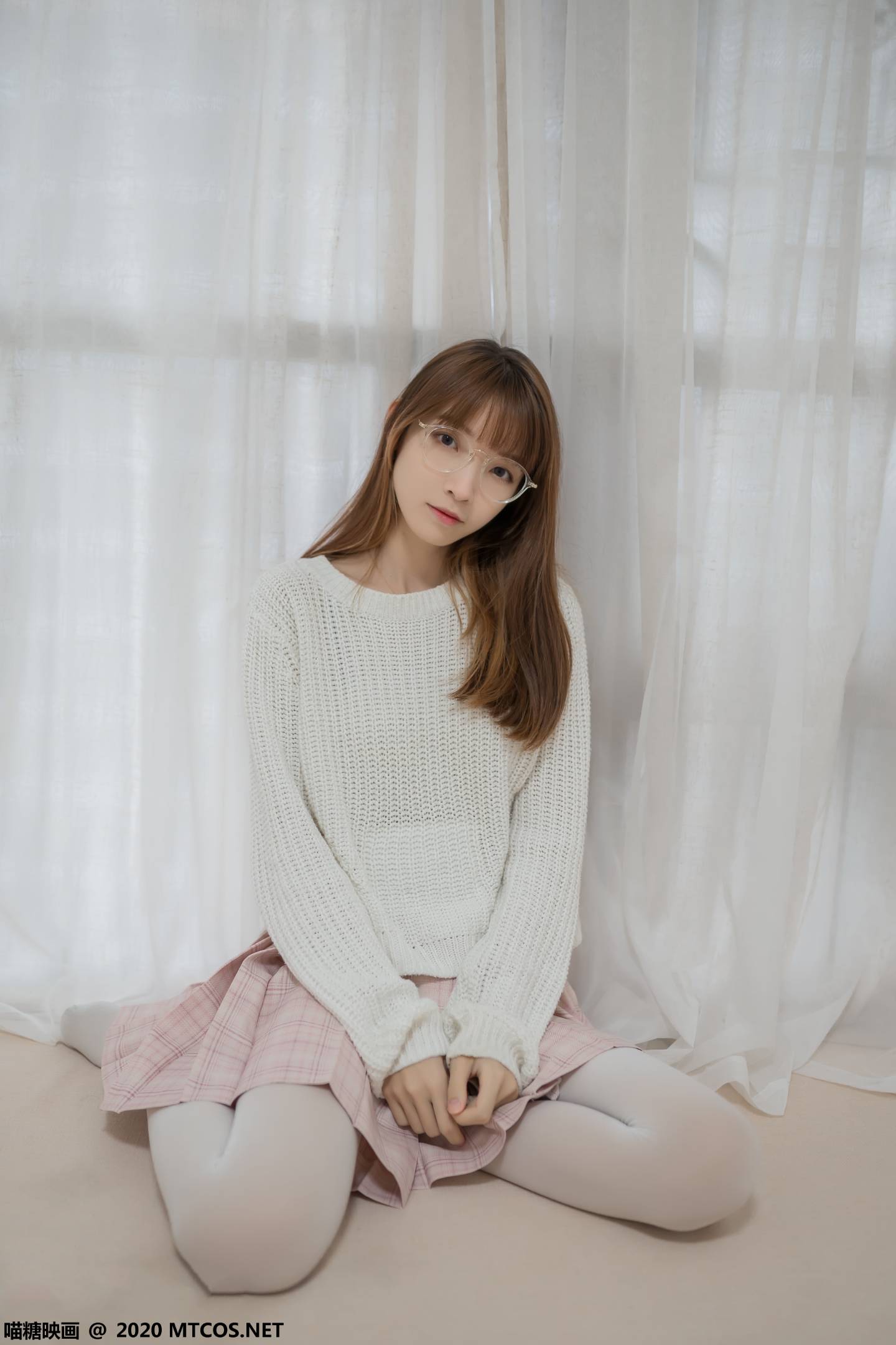 图片[5]-喵糖映画 VOL.077 粉格裙的眼镜娘