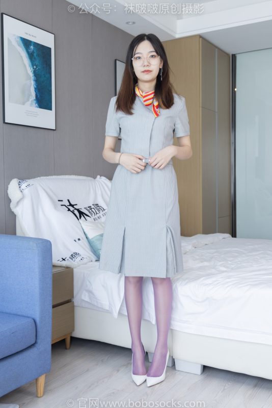 袜啵啵205期：小甜豆-白色高跟鞋、紫色油亮丝袜（脚尖透明款）-觅颜社