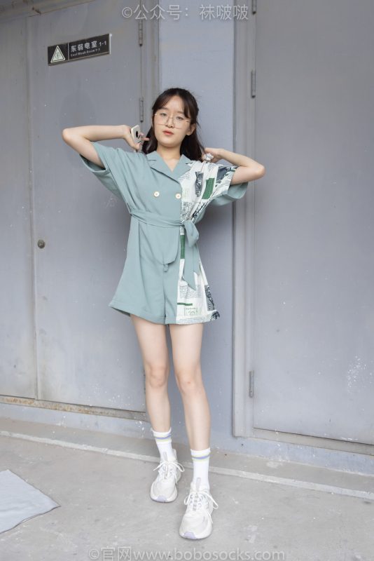 袜啵啵025期：熊熊-安踏运动鞋、白色棉袜（踩脏）、裸足（超级好看呀）-觅颜社