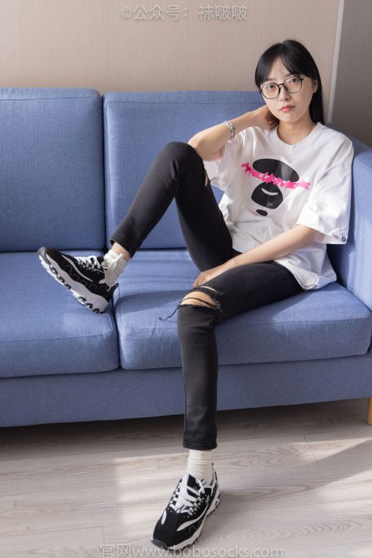 袜啵啵055期：稚予-斯凯奇运动鞋、白棉袜、黑棉袜-觅颜社