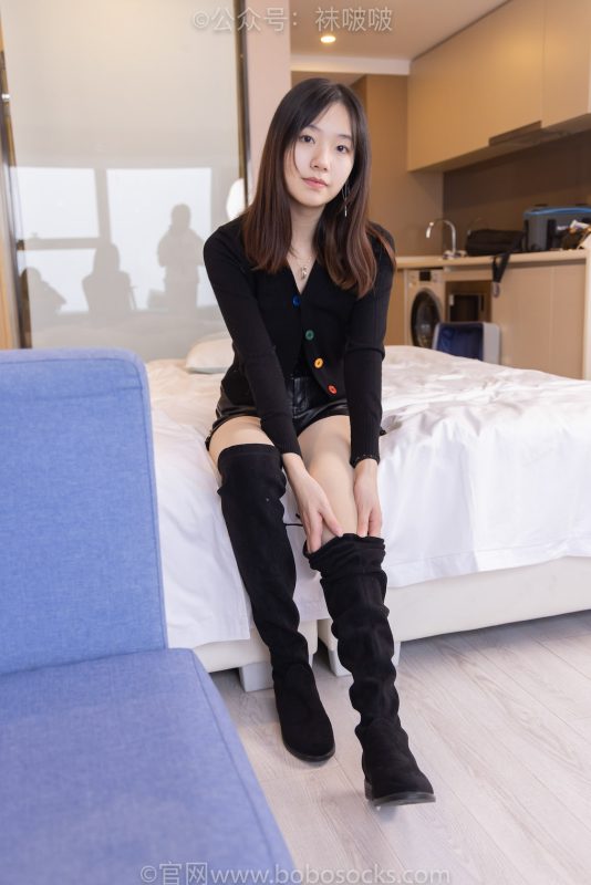 袜啵啵072期：小甜豆-两双长靴、厚黑丝、厚肉丝-觅颜社