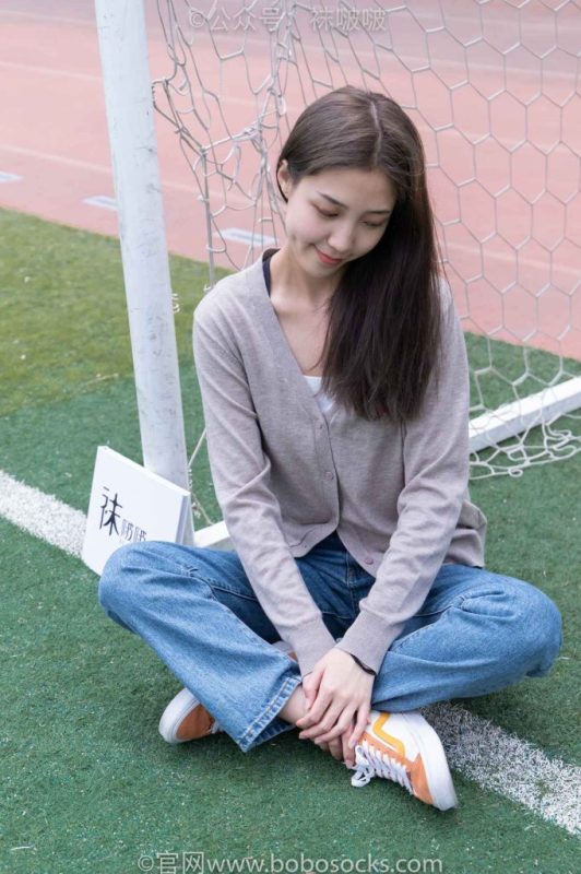 袜啵啵 NO.004 泡芙-vans帆布鞋、白棉袜、裸足（常规版） [127P-1V-3.3GB]-觅颜社