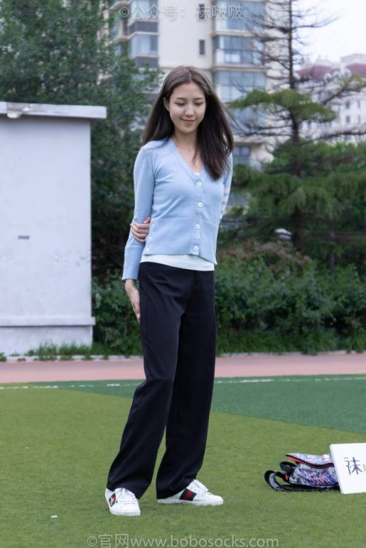 BoBoSocks袜啵啵 NO.021 泡芙-板鞋、白棉袜、裸足 [131P-1V-3.1GB]-觅颜社