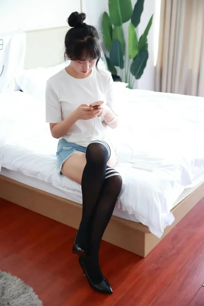 三禾摄影 NO.011 牛仔热裤 高跟 过膝袜